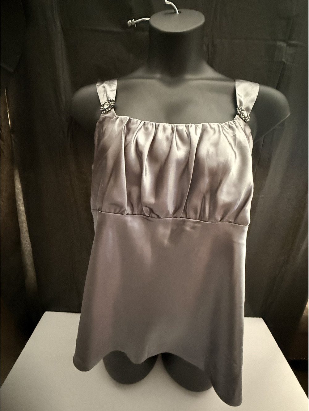 Liz Lange gray satin sleeveless top Size L elegance